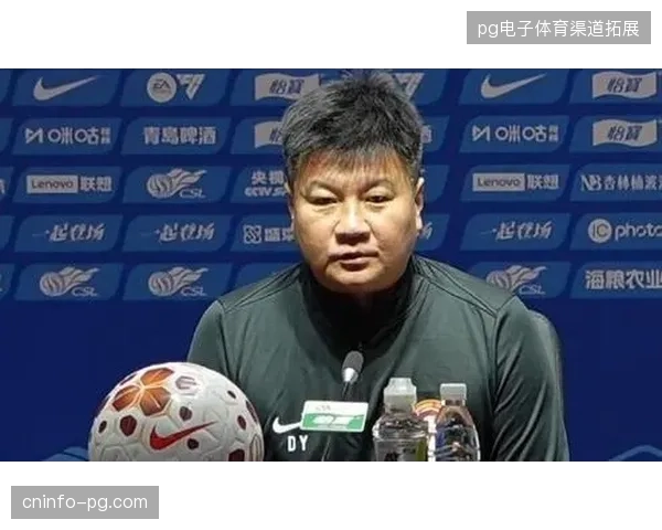 辽宁铁人主帅李金羽率队成功升入中超，并荣膺2025赛季中甲最佳教练